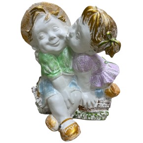 Декоративная фигура Мальчик с девочкой на пне 35 см 45589