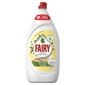 Средство для мытья посуды Fairy Нежные руки Ромашка и витамин Е 1.35 л