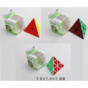 Кубик-логіка трикутний, 3 види, 7*7*7см /144-2/